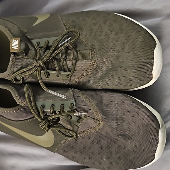 *Sale at this hour* Hunter green Nike slip on athleisure shoe - Picture 3 of 4